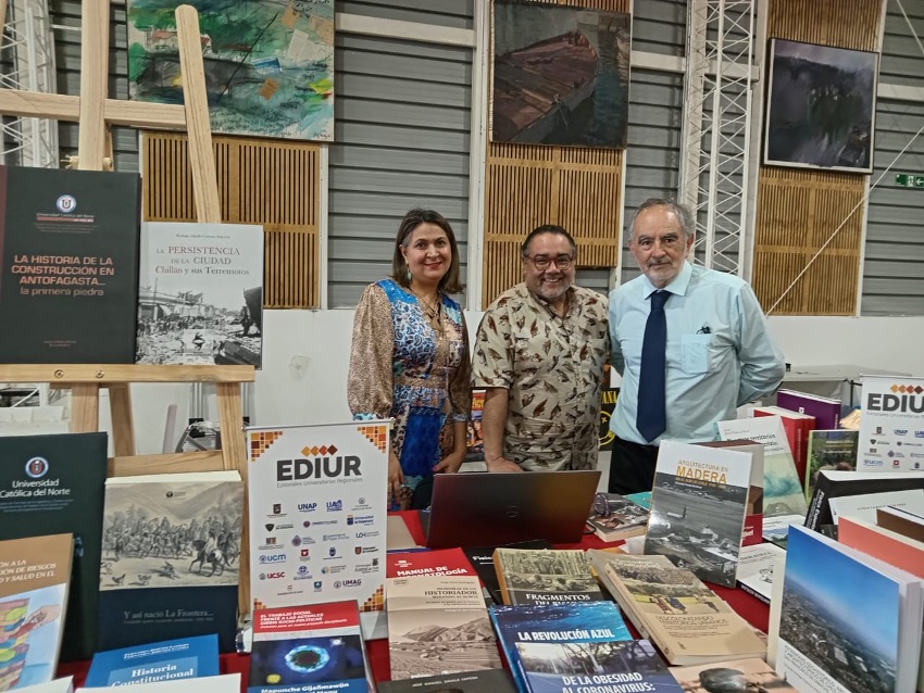 imagen del stand de Ediciones UCT en Valdivia