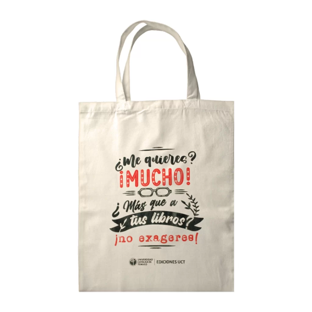 Bolsa color crudo con texto escrito: ¿Me quieres? ¡Mucho! ¿Más que a tus libros? ¡no exageres!