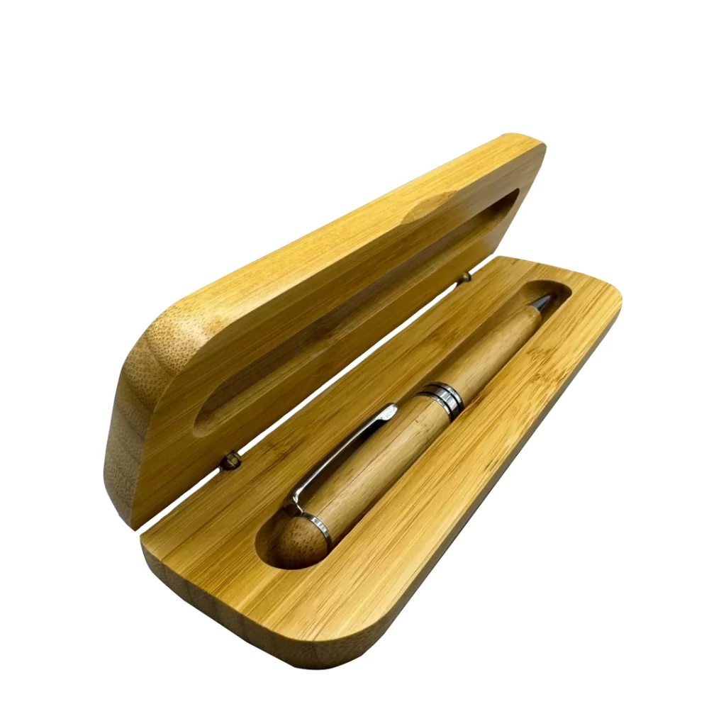 lapicera de madera color clara