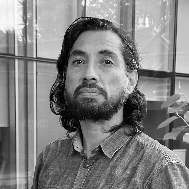 Imagen en escala de grises del autor Sigisfredo Sandoval